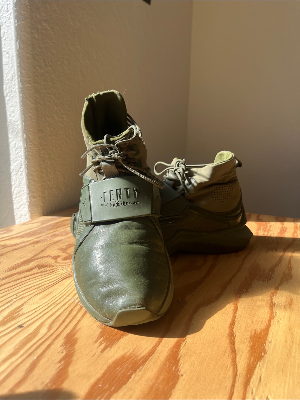 Fenty x Puma Rhianna Women’s High Top Sneakers Size 6.5